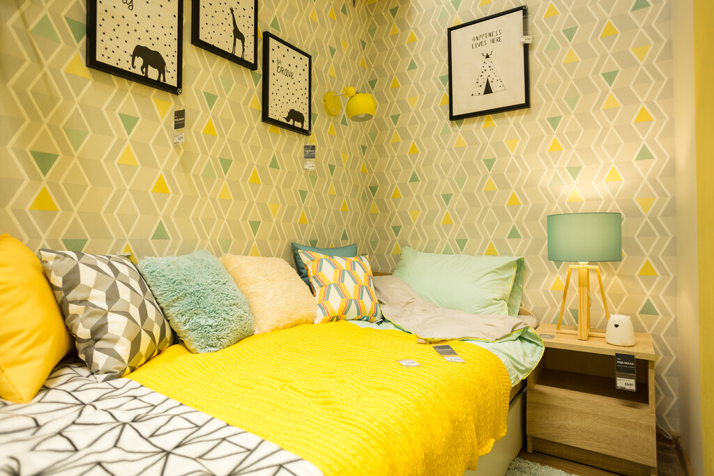 Леруа мерлен готовые комнаты. Обои желто-зеленые для стен. Комната с желтыми обоями. Жёлтые обои для стен. Обои желтого цвета для стен.