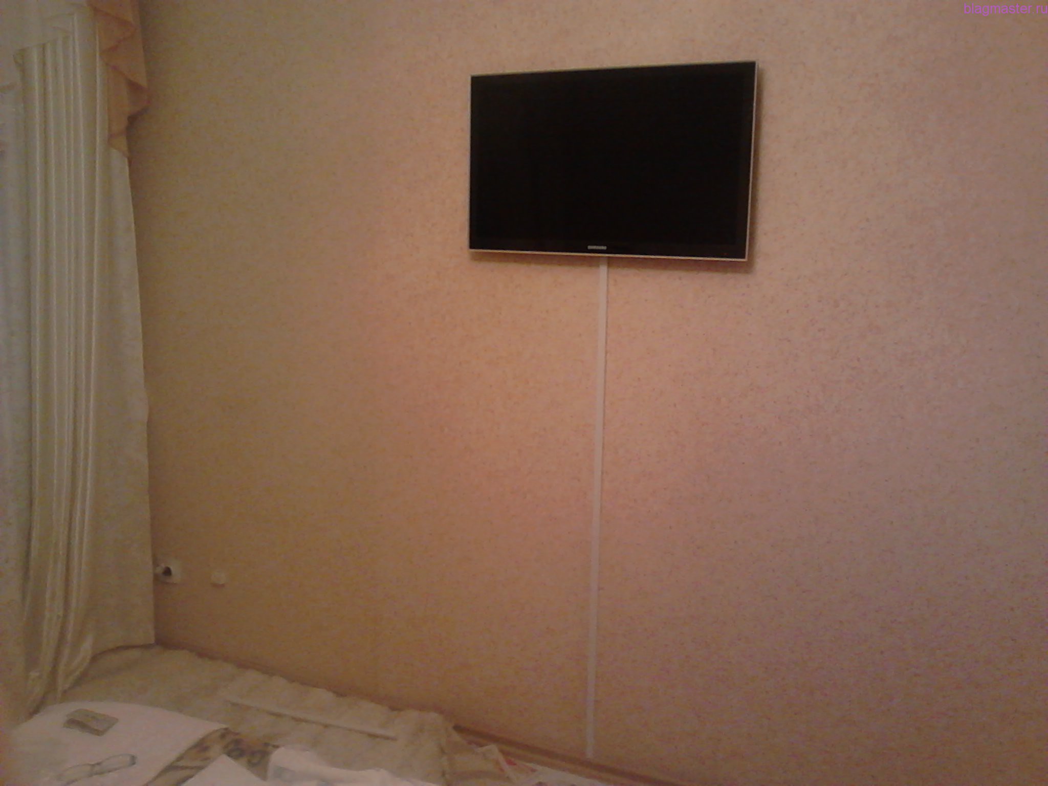 Короб для проводов от телевизора на стене