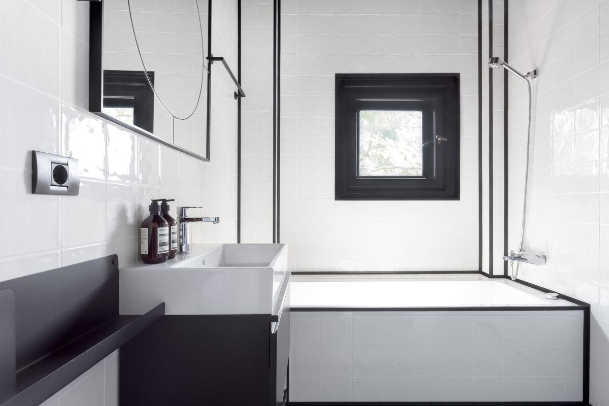 The bathroom is not exactly spacious so a minimalist, black and white decor was the choice in this case