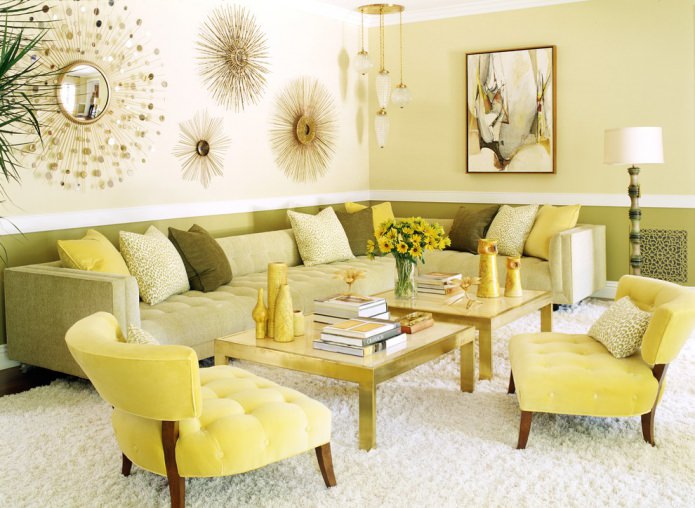 светло-желтая гостиная с зелено-желтой мебелью