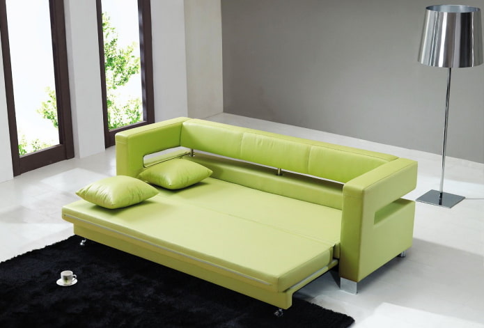 зеленый раскладной диван в интерьере