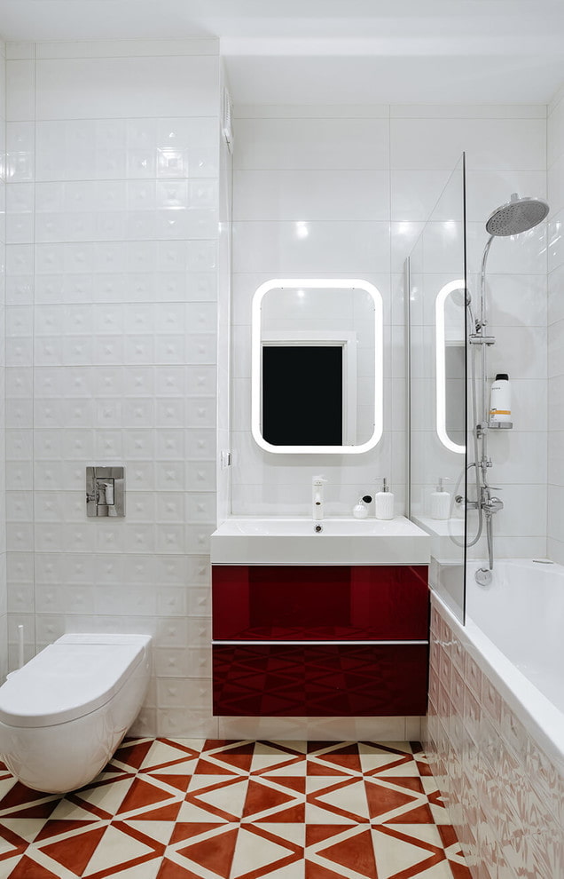 интерьер ванной в красно-белых тонах