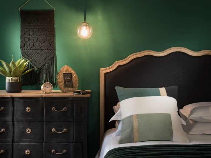 черно-зеленая спальня