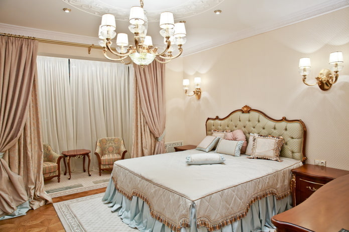 интерьер бежевой спальни в классическом стиле