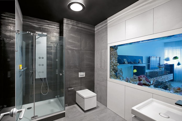 интерьер ванной с аквариумом