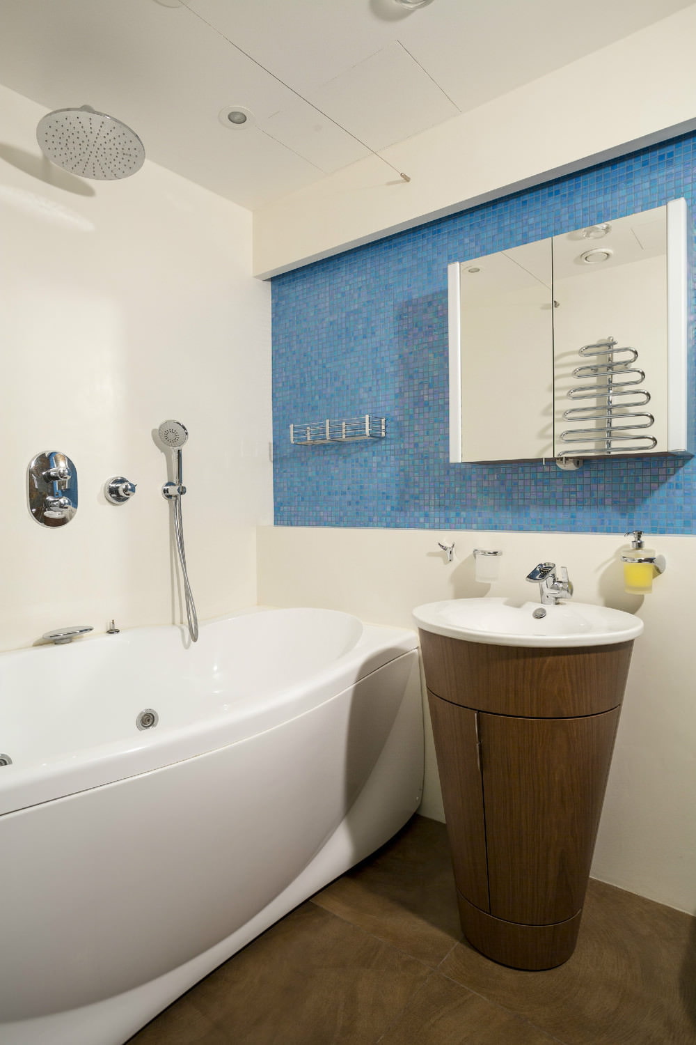 Ванная комната в дизайне двухкомнатной квартиры 43 кв. м.