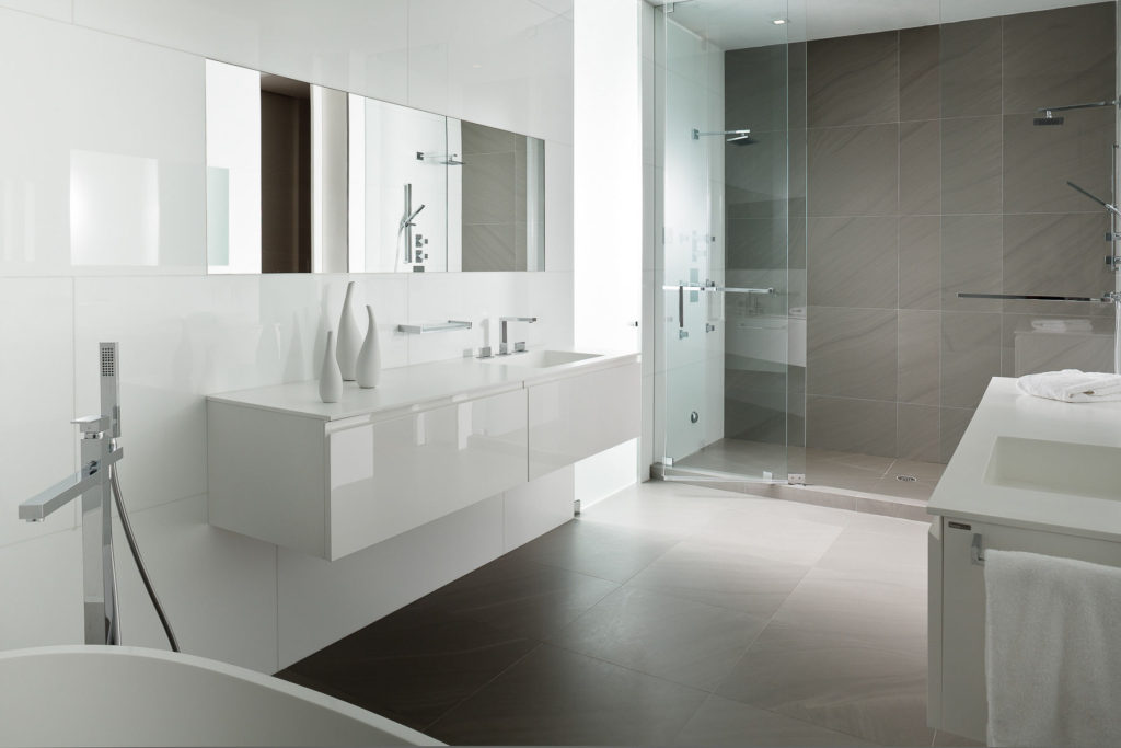 Белая ванная комната минимализм серый