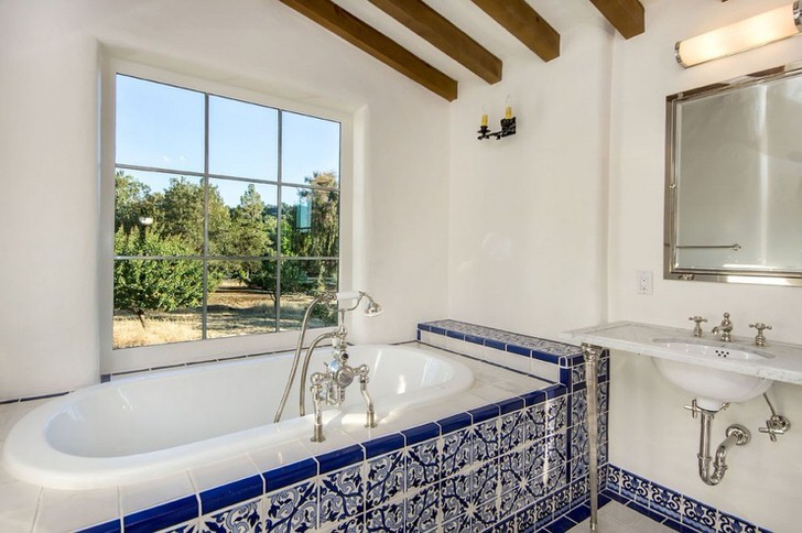 Белая ванная комната средиземноморский стиль