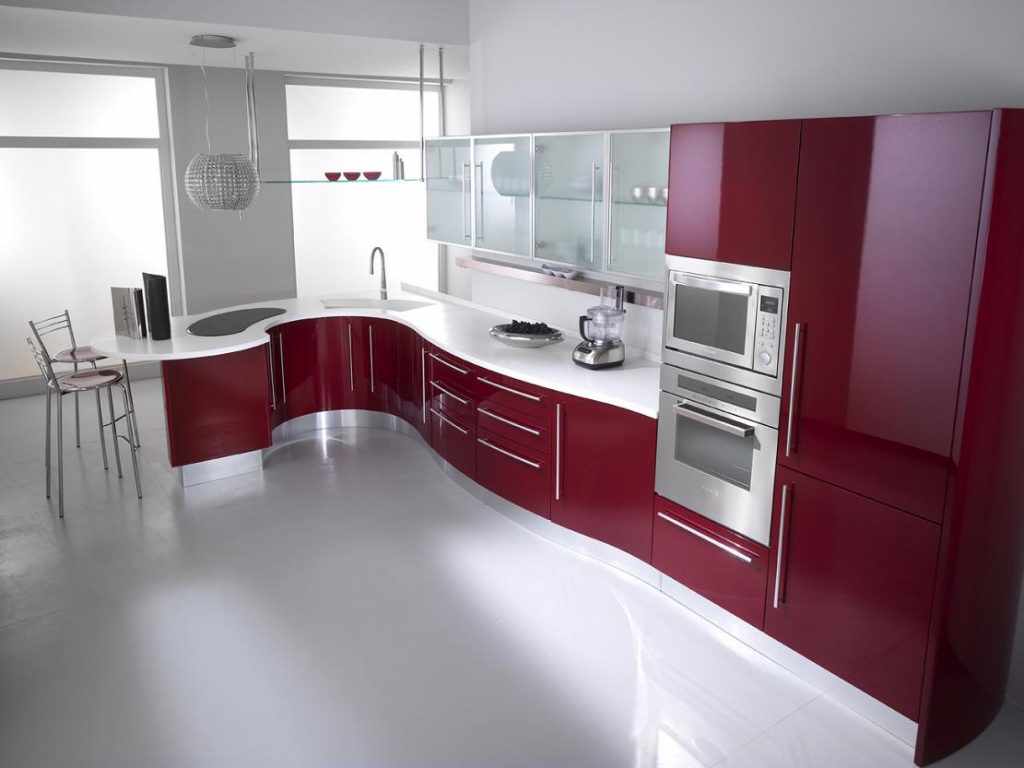 пример яркого интерьера красной кухни