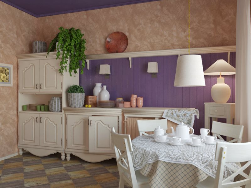 Интерьер деревенской кухни с фиолетовым фартуком