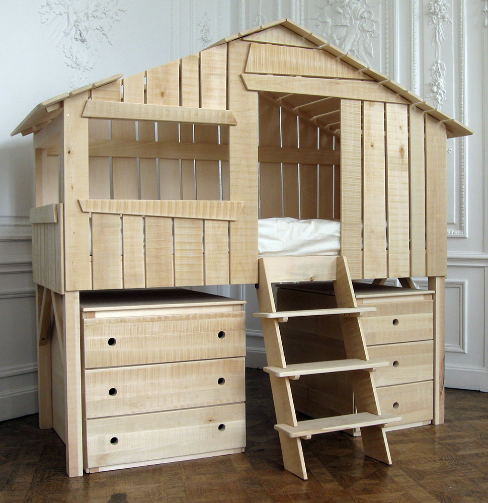 кровать домик из дерева