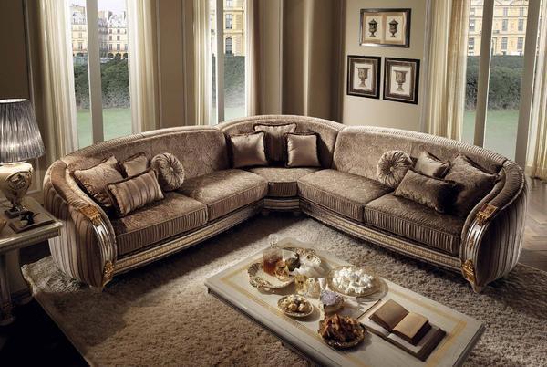 Подбирать диван для гостевой комнаты следует с учетом дизайна помещения