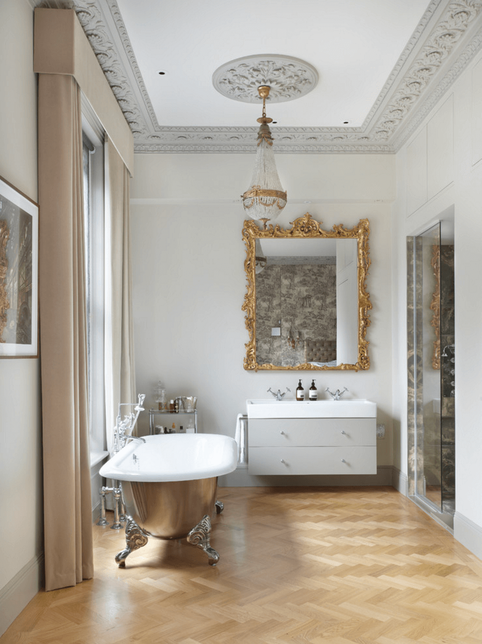 Оригинальный дизайн зеркала в интерьере ванной комнаты - Фото 1