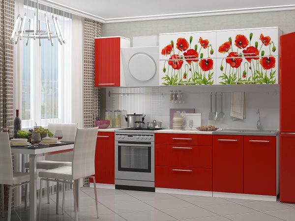 Светло-серые обои и красный гарнитур на кухне