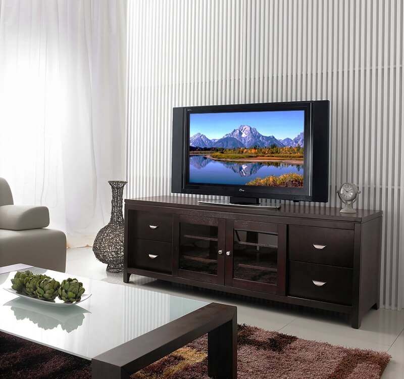 Современный комод под телевизор в интерьере гостиной