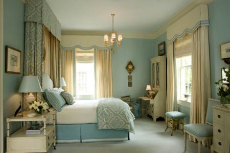 Светло-голубой оттенок в оформлении спальни: классика всегда в моде