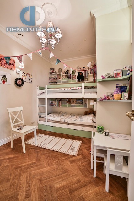 Детская комната с двухэтажным модулем для сна