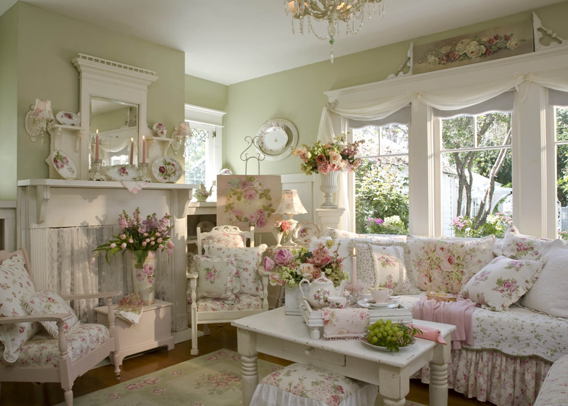 Мебель с цветочным принтом в стиле прованс