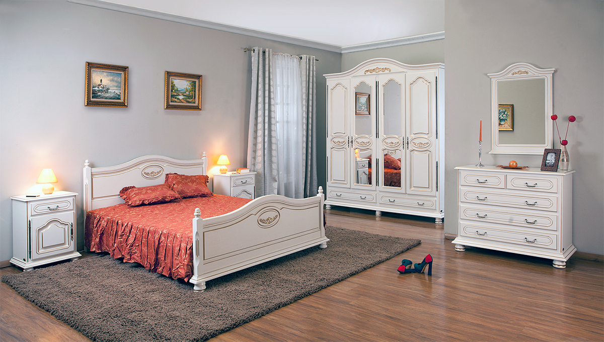 Деревянная классическая спальня