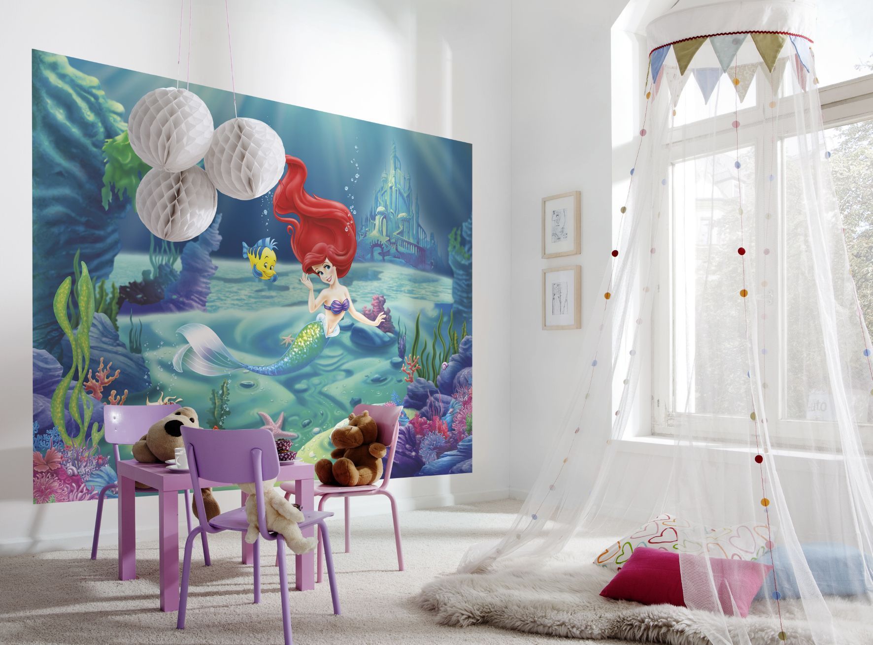 Картины в детскую. Komar обои Дисней Ариэль. Фотообои Komar детские. Фреска в интерьере детской комнаты. Панно на стену в детскую комнату.