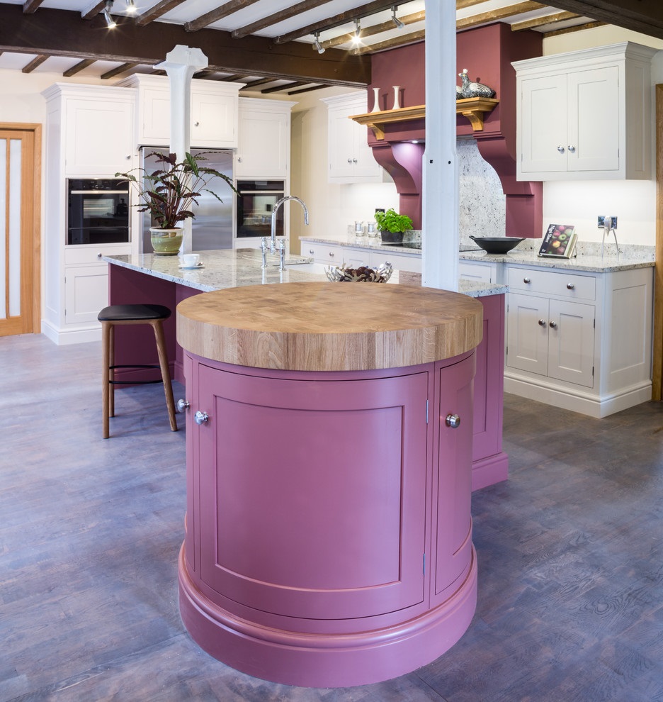 фиолетовая тумбочка на кухне