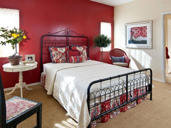 Красный цвет в интерьере спальни