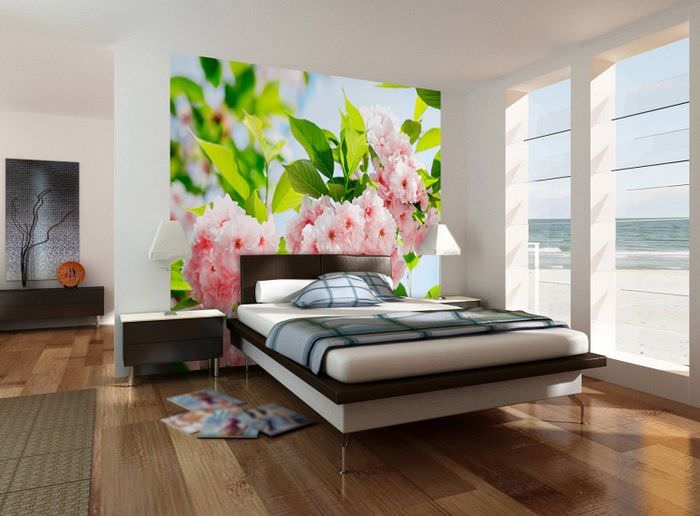 Фотообои с яркими цветами и листьями в дизайне спальни