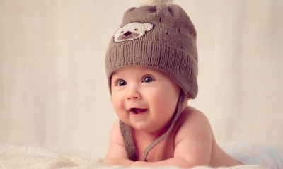 малыш ребенок улыбка счастье шапочка