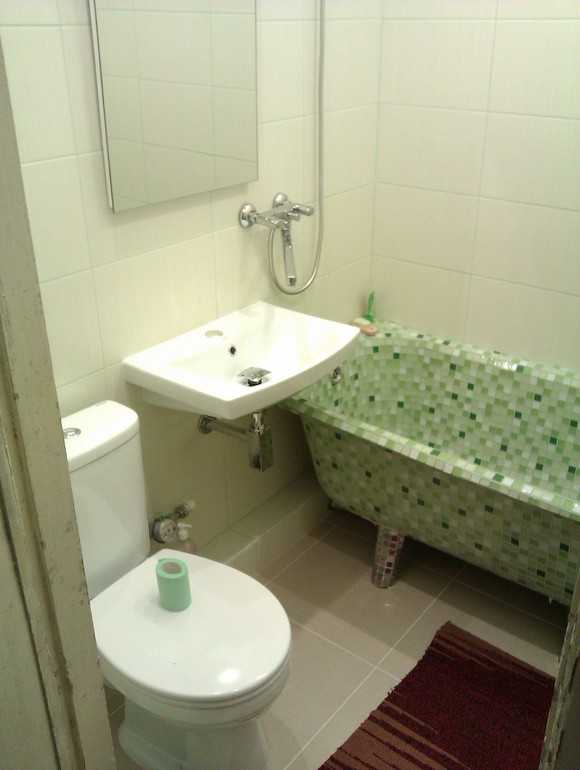 Ремонт хрущевки под ключ ванной. Ванная в хрущевке реальные. Ванная в хрущевке Старая зеленая. Бюджетный ремонт санузла в хрущевке. Ремонт в ванной комнате в хрущевке бюджетный вариант.